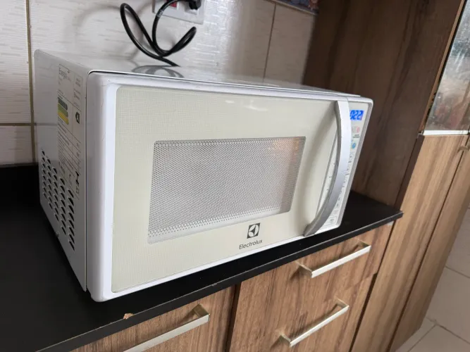 Microondas Electrolux 20 l