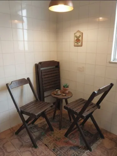 Cadeiras dobráveis.