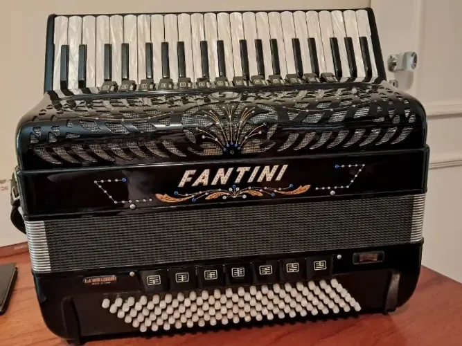 Acordeon italiana fantini 120b. Seminova
