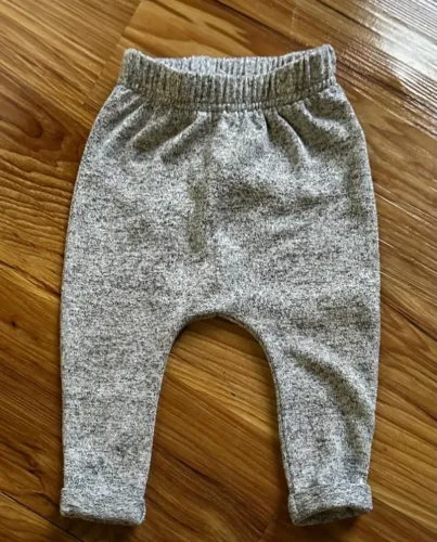 Calça Old Navy tamanho 6-12 meses importada (Desapego)