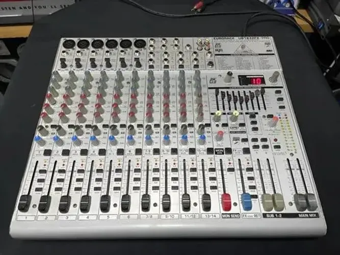 Mesa de som behringer