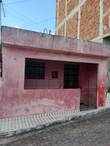 Casa pra vender: 2 quartos, 1 banheiro, sala, cozinha, terraço e quintal
