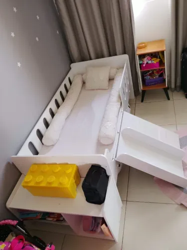 Cama infantil + colchão + cômoda de pé - usada