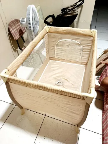 Vendo berço cercadinho com colchão novos.