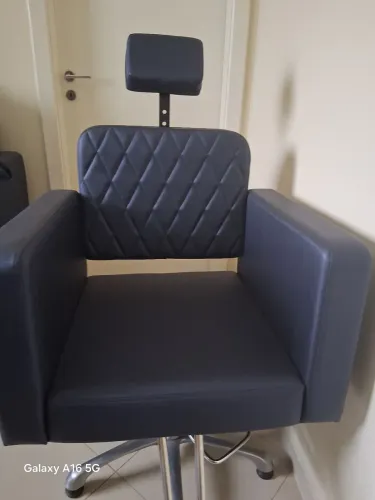 Vende- 2 Cadeira de cabeleireiro Nova retirada em Sao Paulo Jardim Monte Kemel