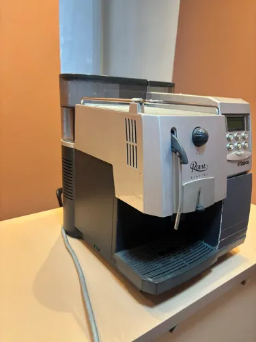 Cafeteira expresso profissional saeco 