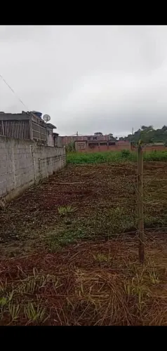 Ótimo terreno para quem quer morar próximo a praia, terreno seco ótimo para construção.
