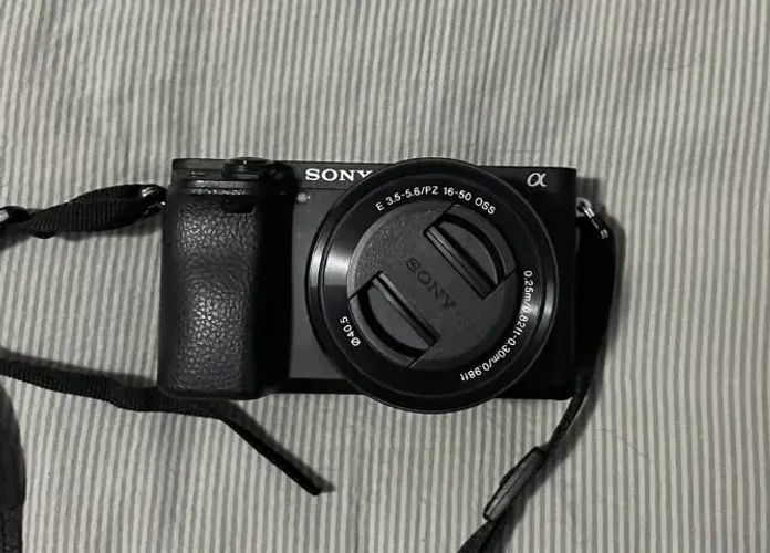 Sony Alpha a6300 com lente Sony 16-50mm OSS