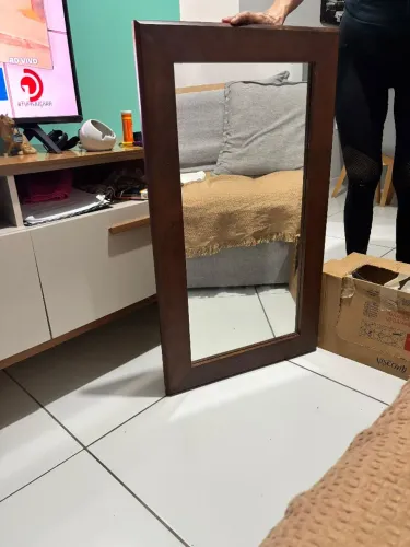 Espelho todo em madeira