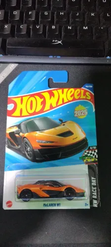 Carrinho Hotwheels McLaren W1 laranja