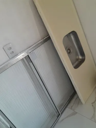 Vendo uma Pia + 1 janela blindex 2 folhas usada em perfeito estado