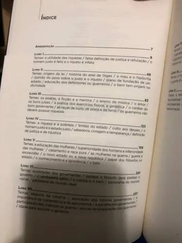 Vende-se livro A república de Platão 