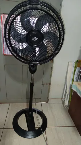 Vendo ventilador Britânia de coluna funcionando perfeitamente 