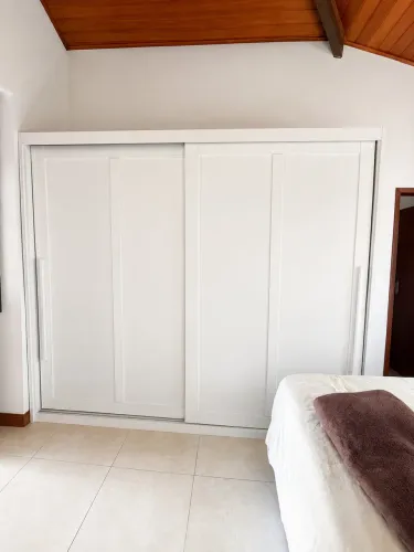 Guarda-roupa MDF Atraente - 2 portas e 6 gavetas