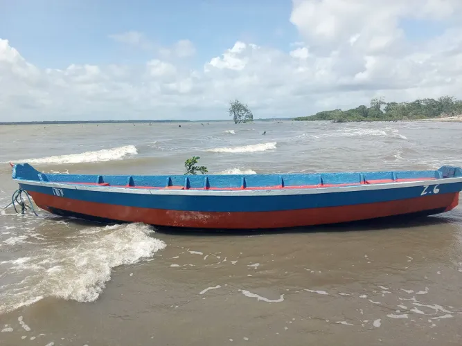 Vende-se uma canoa 