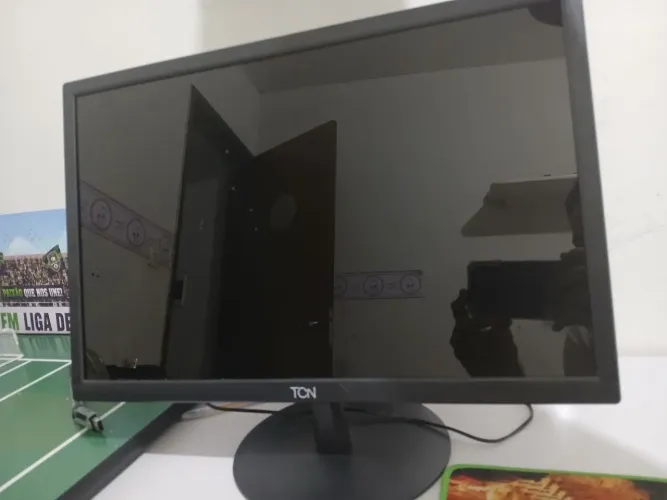 Monitor 18 polegadas 75hz 1 mes de uso