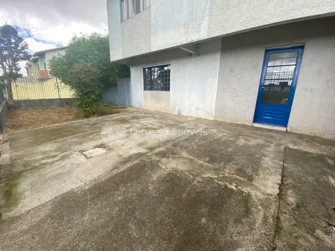 Imóvel para aluguel possui 57 metros quadrados com 1 quarto em Capão da Imbuia - Curitiba 