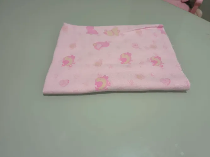 Cueiro (toalha para trocar bebê sem sujar a cama)