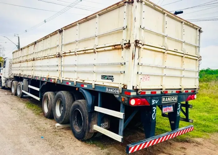 Vendo esta graneleira LS ano 2015 com Pneus em Curitiba Excelente Estado c/ Laudo Cautelar