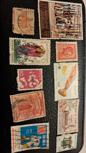Lote de 10 selos antigos do Mundo