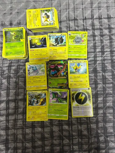 Lote Cartas Pokémon I + 200 Cartas Pokémon Surpresa