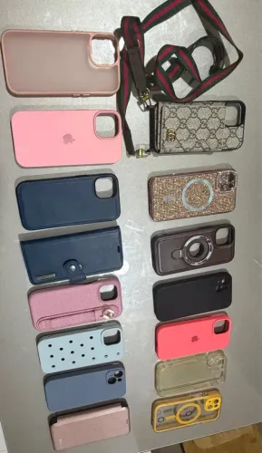 Capas usadas diversas IPhone 15 normal
