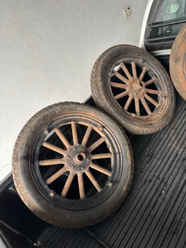 Charrete fordinho 29 rodas original de madeira aro 21 estado de novas com pneu