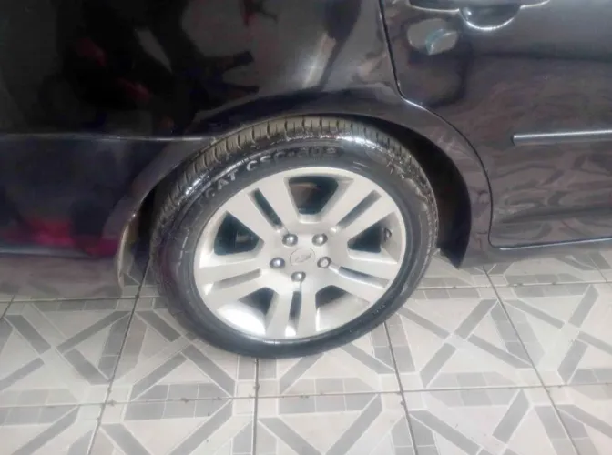 Rodas 17 pneus praticamente novo vendo barato 