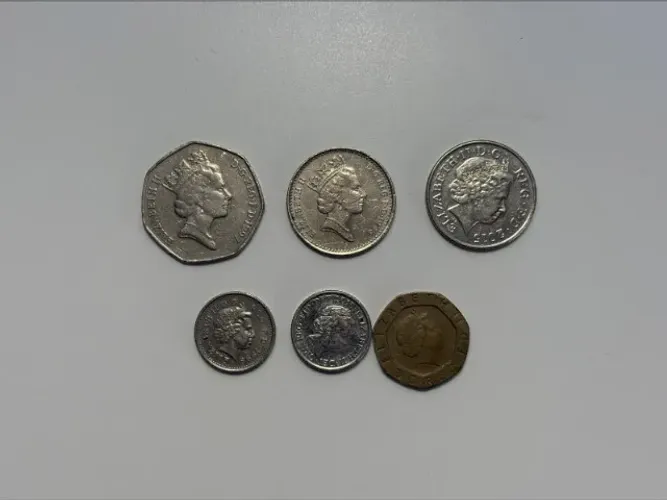 Moedas do Reino Unido (Rainha Elizabeth II) - anos e valores variados (checar descrição)