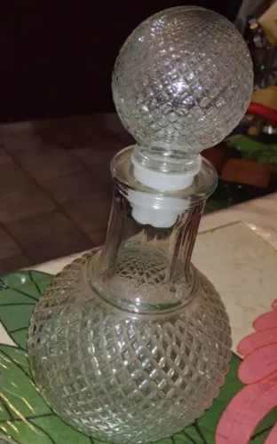 Licoreira Decorada com o Clássico Relevo Texturizado Bico de Jaca