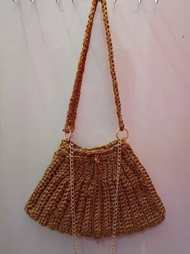 Bolsa de crochê  priduto feito a mão 