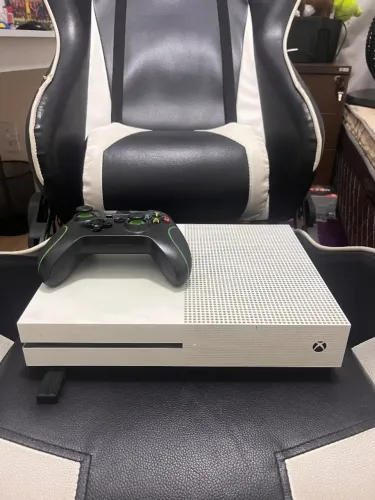 Xbox One S 1TB + 1 controle 