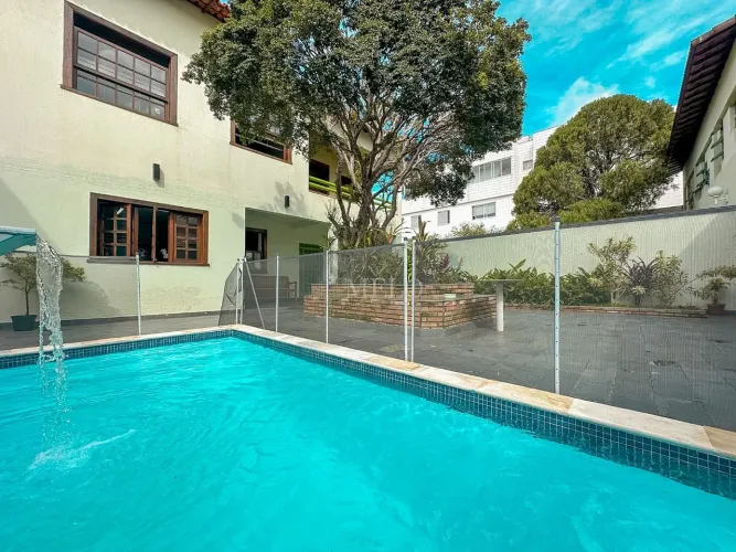 Belíssima Casa a Venda no Itapoã por R$1.500.000,00