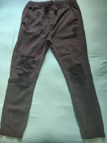 Vendo esta calça jeans preta Tam M ( nunca usada)