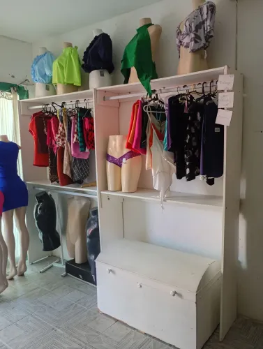 Móveis para loja de roupa