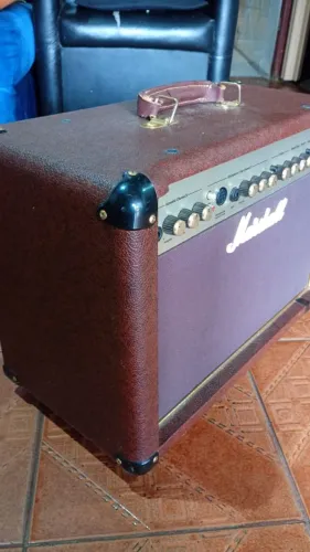 Amplificador Marshall para violão e voz