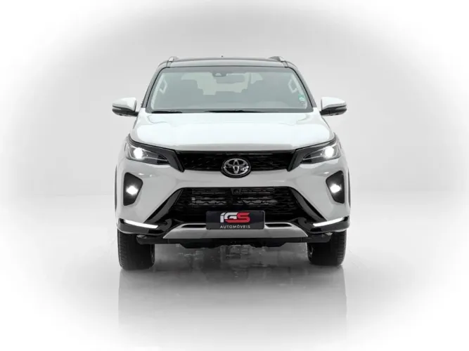 Toyota Hilux SW4 SRX Plat. 4X4 2.8 TB Die. Aut. 2025