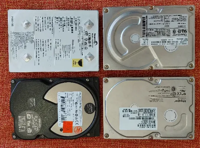 Lote de Discos Rígidos ( HDs ) antigos, Padrão ATA IDE - Ruim / Para Conserto