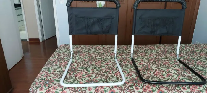 2 Grades de proteçao para cama de idosos.