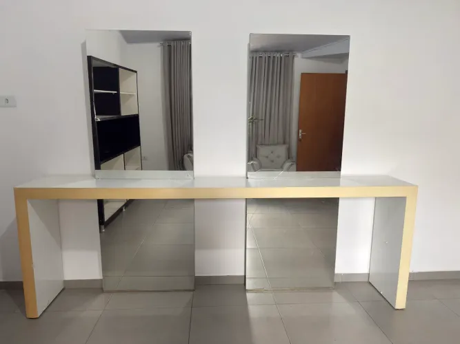 Bancada com espelho