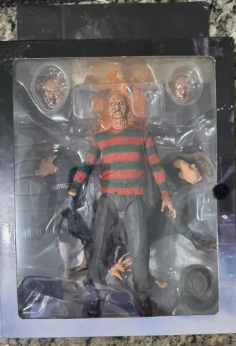 Freddy kruger 2. Original neca.