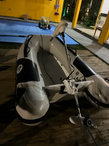 Bote de apoio inflável