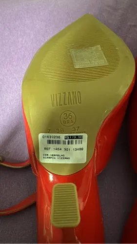 Scarpin vermelho sedução