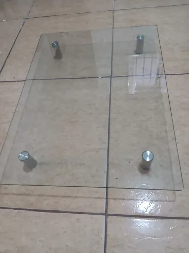 Tábua de Bolo de vidro com pés  em aço escovado 