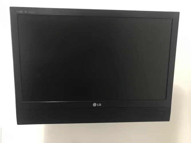 TV LG Full HD 21" Modelo FLATRON M2241A
