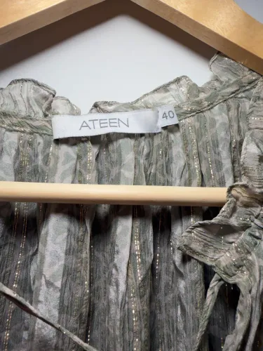 Vestido Atten todo em seda com lurex Tam 40