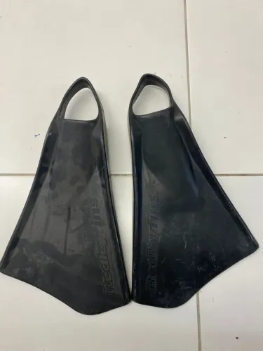 Pé de pato preto Redley 