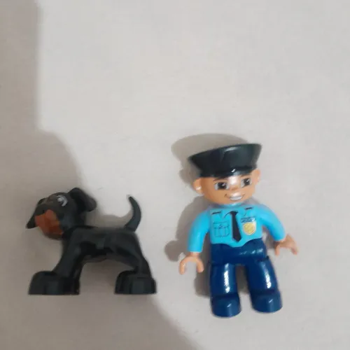 LEGO DUPLO policial e cachorro