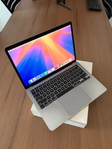 MacBook Air 13? Retina 2020 | Intel i3 | 8GB RAM | Caixa Original