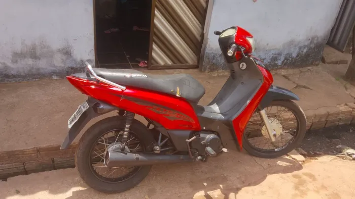 Biz 125 disponível